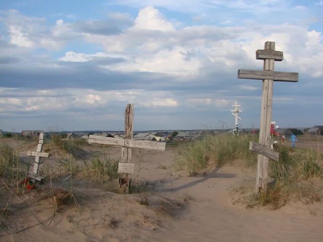 Погода кузомень. Село Кузомень Мурманская область. Кузомень Мурманская область достопримечательности. Деревня Кузомень Холмогорский район. Кузомень Мурманская область кладбище.