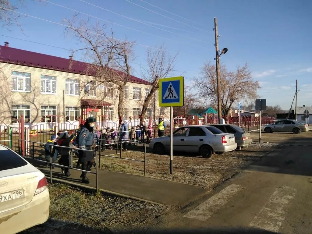 Каменский сад. Покровский детский сад Каменский район. Детский сад в Покровское. Детский сад 37 Покровское Артемовский. Село Покровское Каменский р-н детский сад.