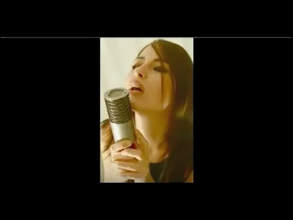 A perfect circle outsider. Perfect circle outsider клип. a perfect circle the outsider. девушки из клипа перфект. a perfect circle outsider девушки.