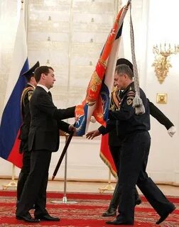 Вручены знамена
