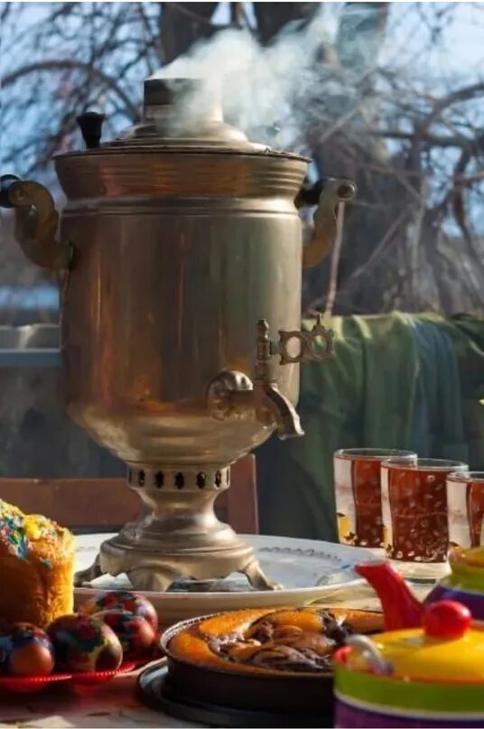 Самовар Ясная Поляна СССР. Чаепитие с самоваром. Чай самовар на природе. Чаепитие на веранде с самоваром. Шашлык самовар