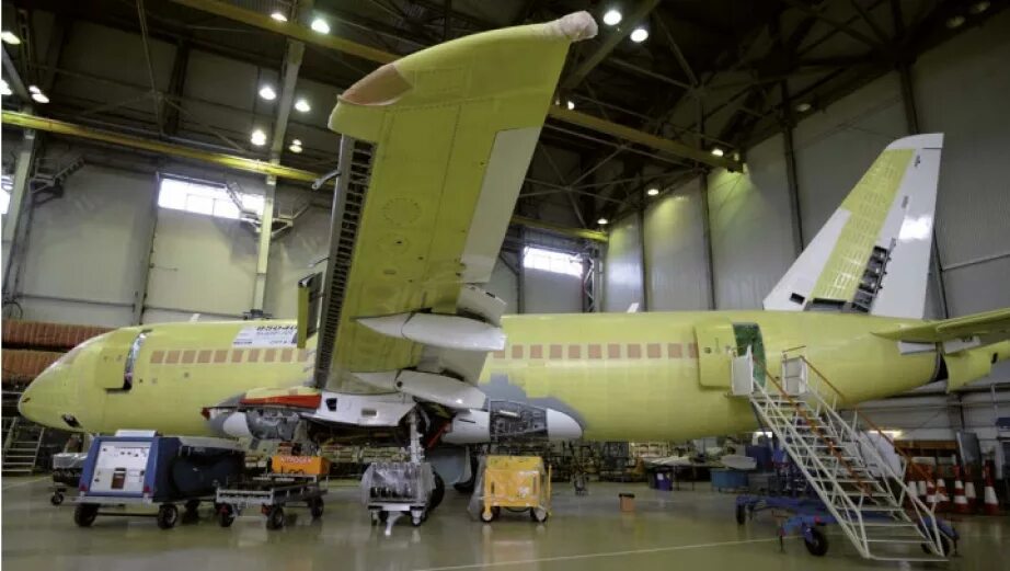 Авиазавод ульяновск. Хабаровский судостроительный завод г хабаровск. Завод авиастар ульяновск. Самолётостроение и ракетостроение 4 класс презентация. Судостроение и авиастроение.