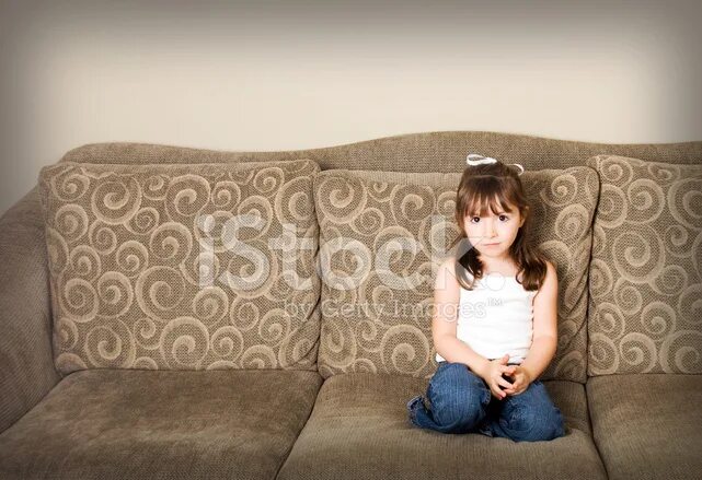 These Students Bought A Stinky Old Couch For $20 But What They Found Inside It W