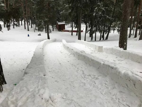 Горки парк. Горка в Ангарском парке. Горка в Глуховском парке. Парк жуки горка. Выпал долгожданный снег