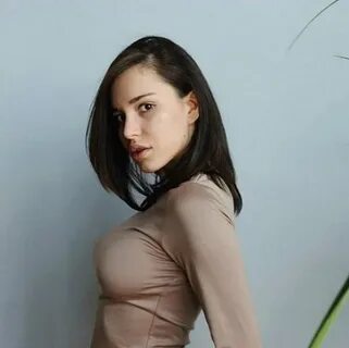 Алиса голов