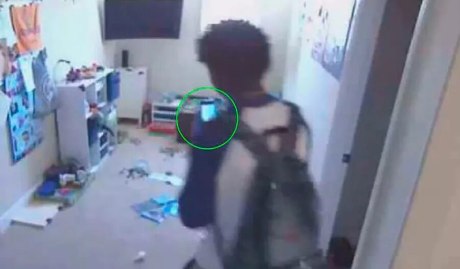 издеваться над детьми снятые на камеру. скрытые камеры снимала детей. матный гномик существует. скрытая камера в детской комнате. скрытая видеокамера в комнату.