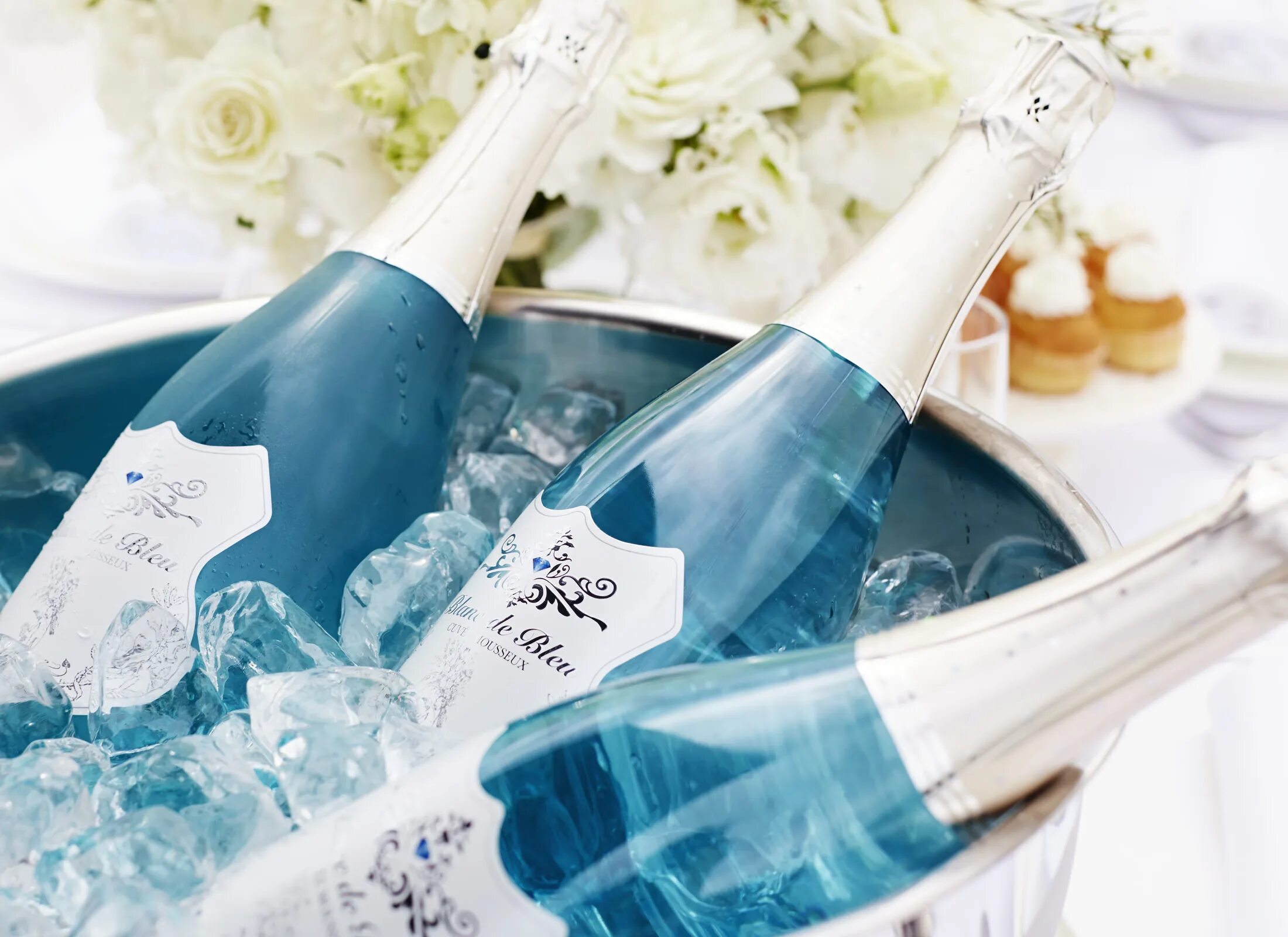 Упаковка воды. Blanc blue. Blanc bleu ocard. Blanc blue 0. Blanc blue.