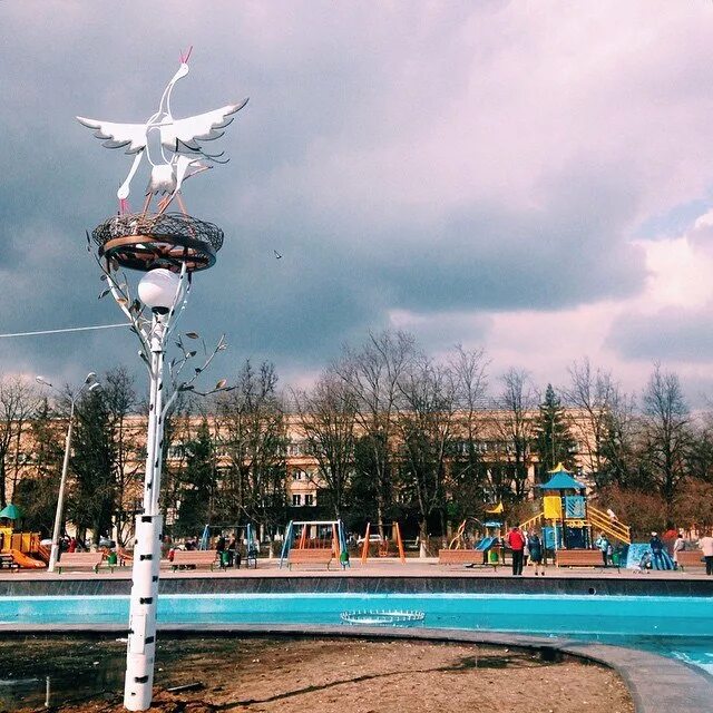Москов обл г жуковский. Жуковский город сквер. фонарь жизни в жуковском. жуковский памятник сквер. фонарь жизни в сквере город жуковского.