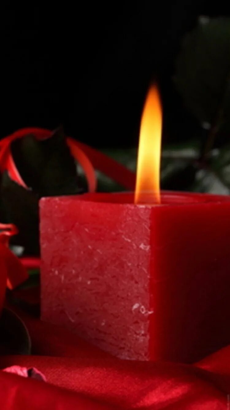 Красная свеча. Красивые красные свечи. Свечи красного цвета. Красные розы и свечи. Красные свечи хорошие