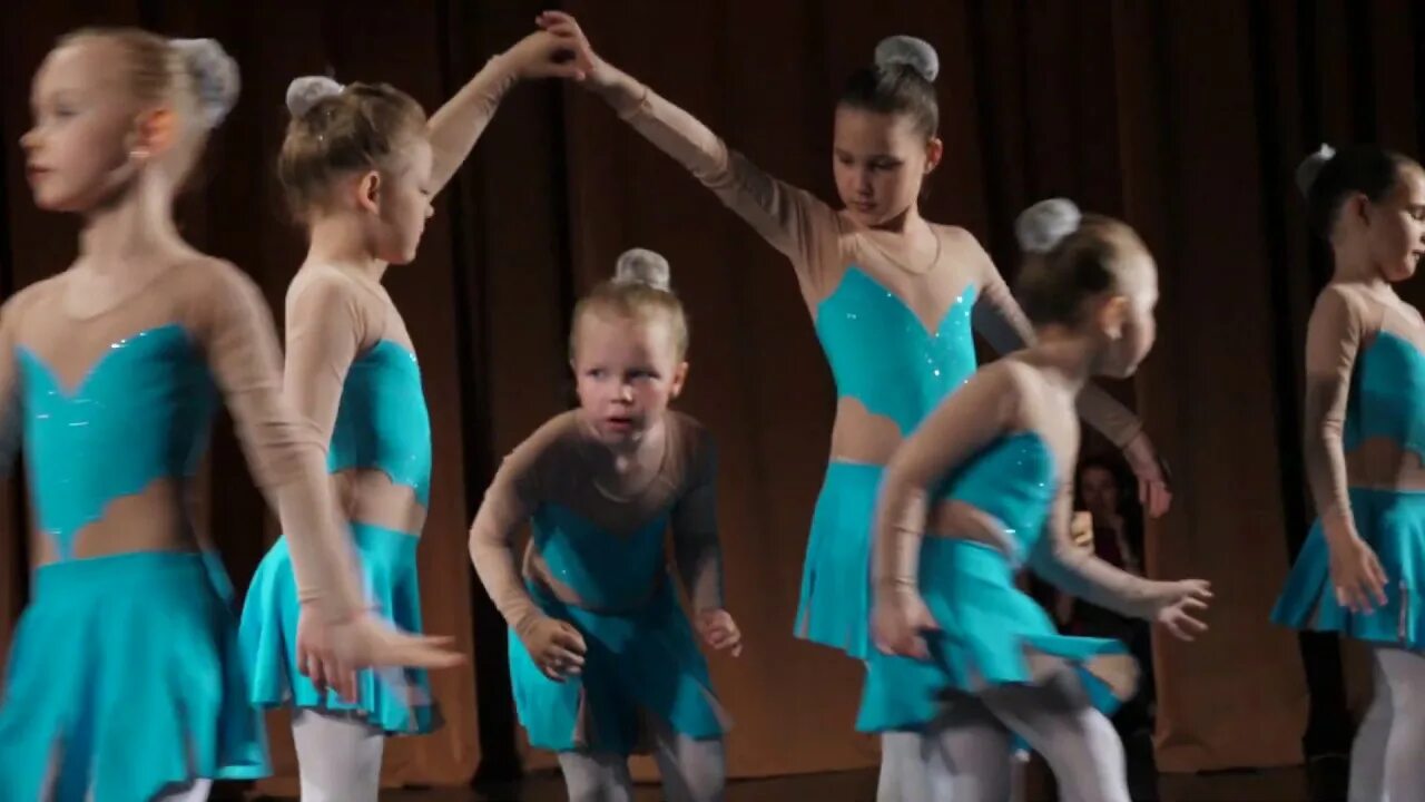 Чачача танец для детей 2й класс. Лучшие танцы видео дети. Детский современный танец. Хореографом хип хоп дети. Лучшие танцы видео дети.