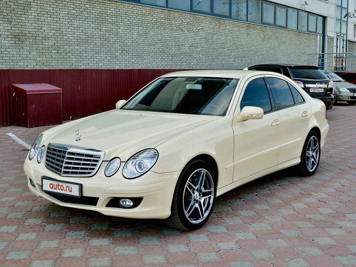 Купить мерседес е класса на авито. Mercedes-Benz w211 White. Мерседес е211 Рестайлинг. Мерседес 211 2007. Mercedes-Benz w211 белый.