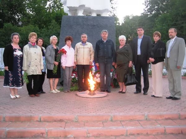 Погода шарье на 10 дней костромской области. Сквер памяти Шарья. Погода в Шарье на 10 дней. Погода в Шарье на 3 дня. Неганов в Шарье.