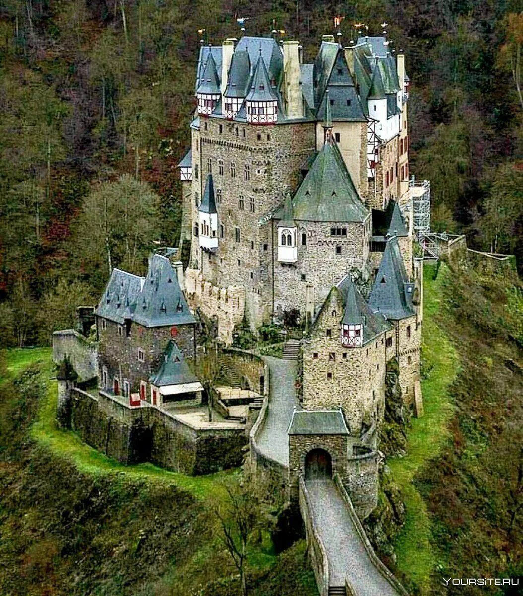 Какой зам. Замок эльц германия. замок эльц бавария. замок эльц, германия средневековые замки. замок эльц в средневековье.