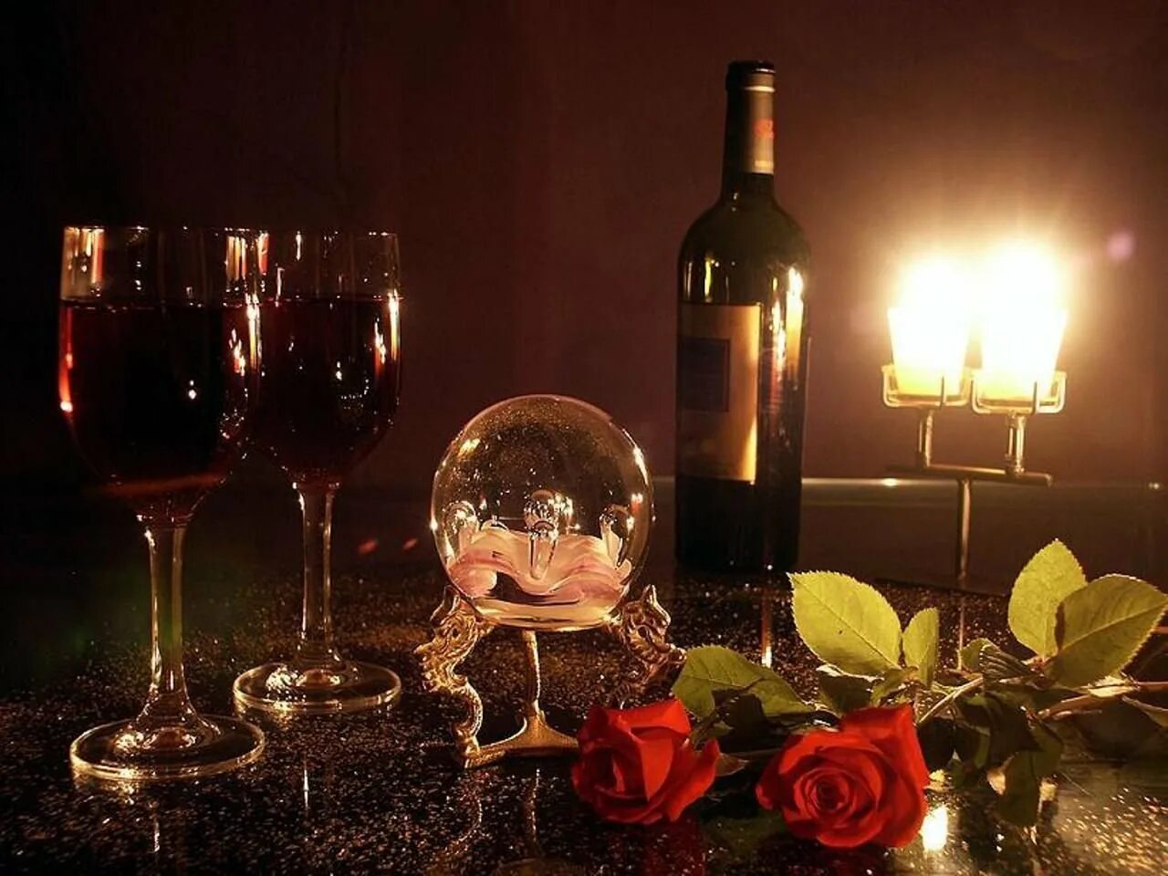 Красивый мужчин добрый вечер. Приятного вечера с бокалом вина. Вечер вино цветы. Добрый вечер вино. Уютного романтического вечера.