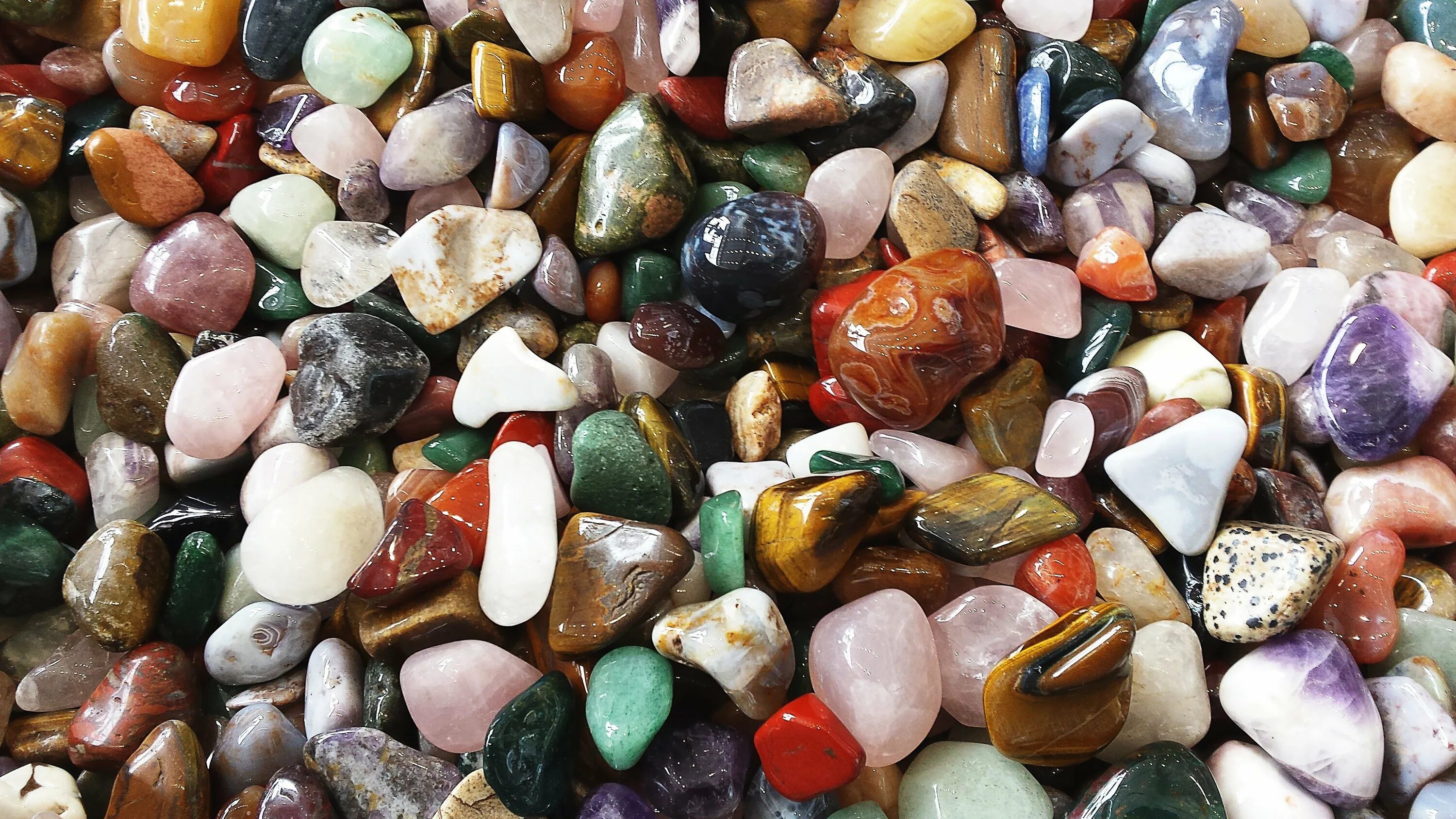 Сток камня. Разноцветные камни. Красивые камни. Разноцветная морская галька. Красивые камушки.