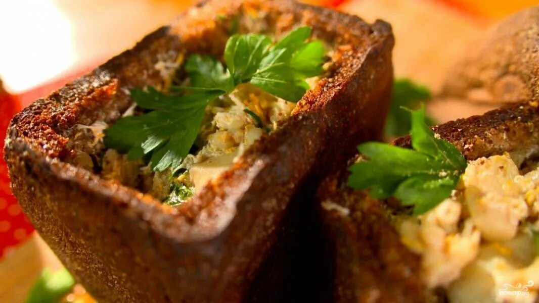 Блюда в хлебе. Брамборачка по-чешски. Гуляшова полевка. Чешский суп гуляш. Суп гювеч венгерский.