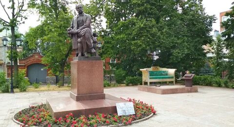 Памятник гончарову