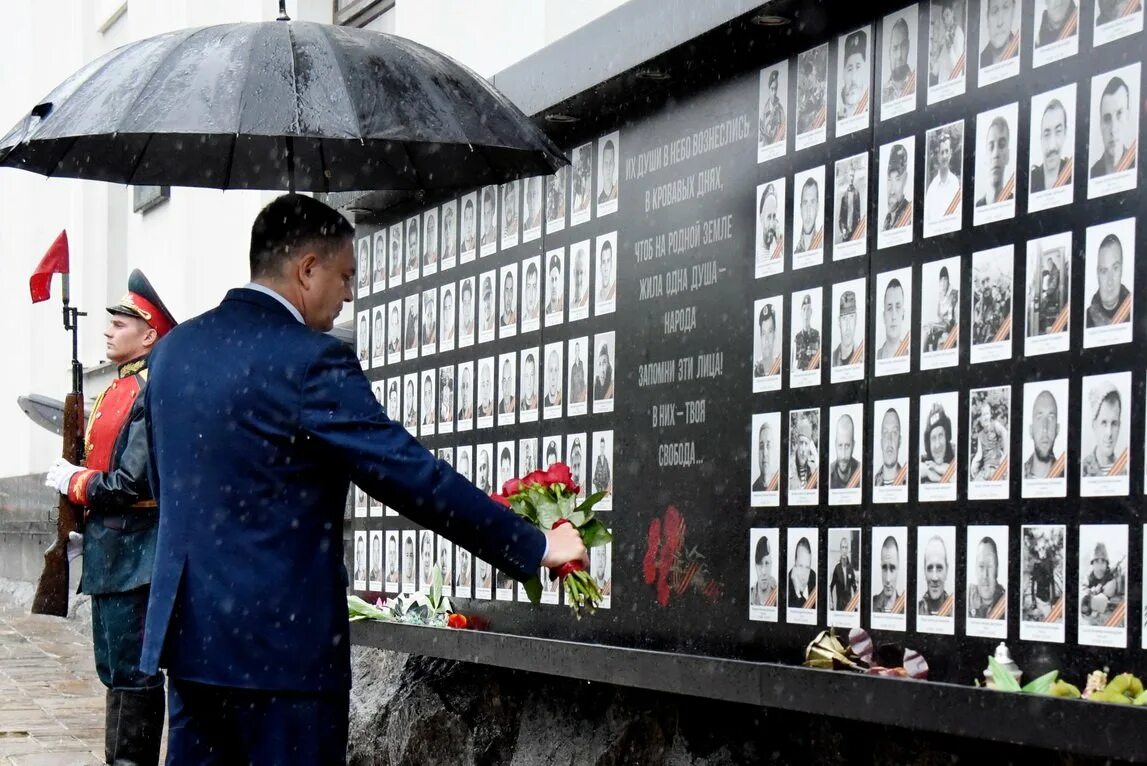 2 июня 2014. Авиаудар Луганск 2.06.2014. Памятник жертвам авианалета Луганска. Луганск 2 июня 2014 года жертвы. Луганск 2 июня 2014 авиаудар.