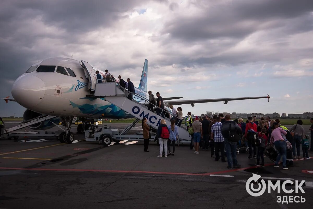 Полет на самолете омск. Омск с самолета. Аэропорт Омск самолеты. СПБ Омск самолет. Омск Самара самолет.