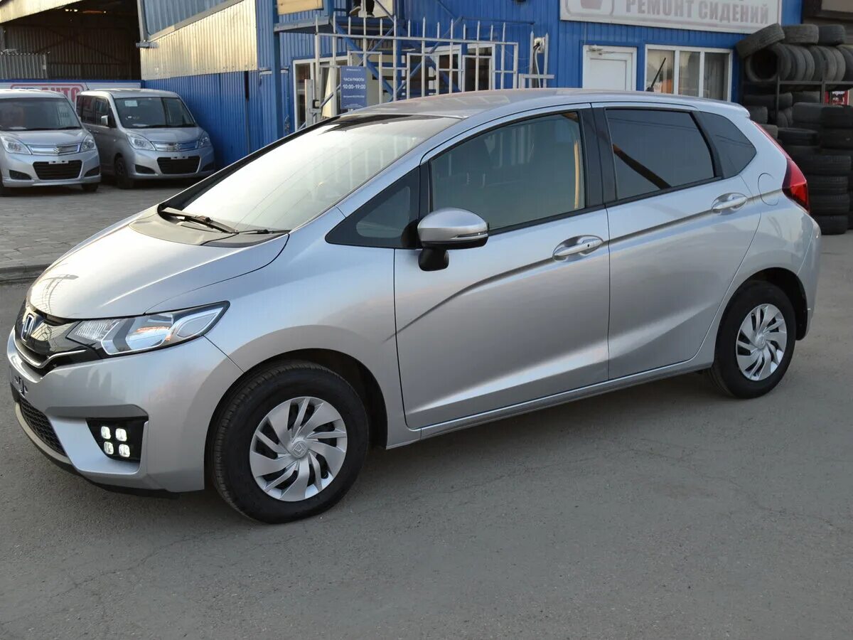 Хонда фит 2015. Хонда фит 2015 года. Honda Fit 2015 1.3 Grey. Хонда фит фит 2015 1.3.