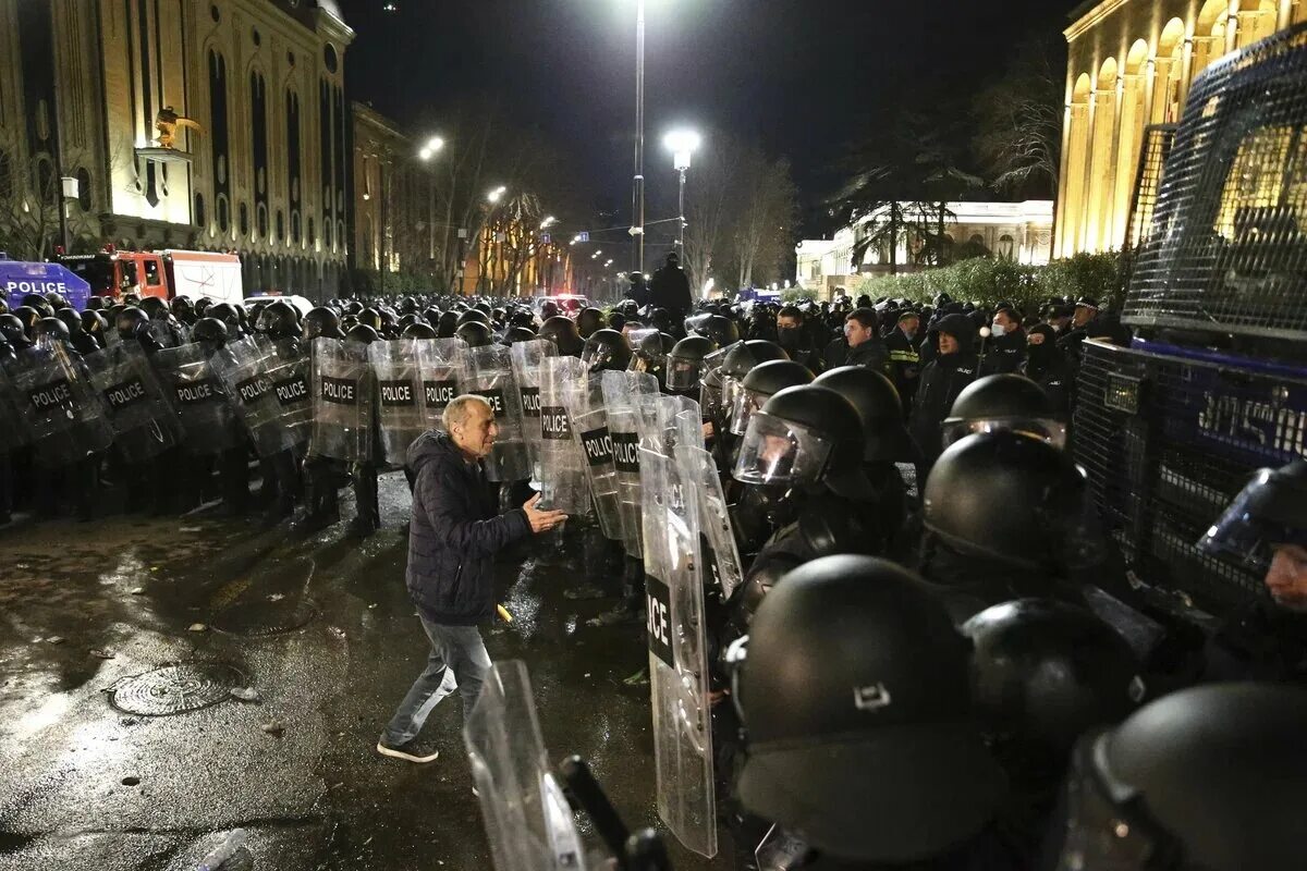 Что случилось в грузии на воздушном шаре. Майдан в Грузии 2023. Протесты в Грузии 2023. Майдан в Тбилиси. Митинги в Грузии 2023.