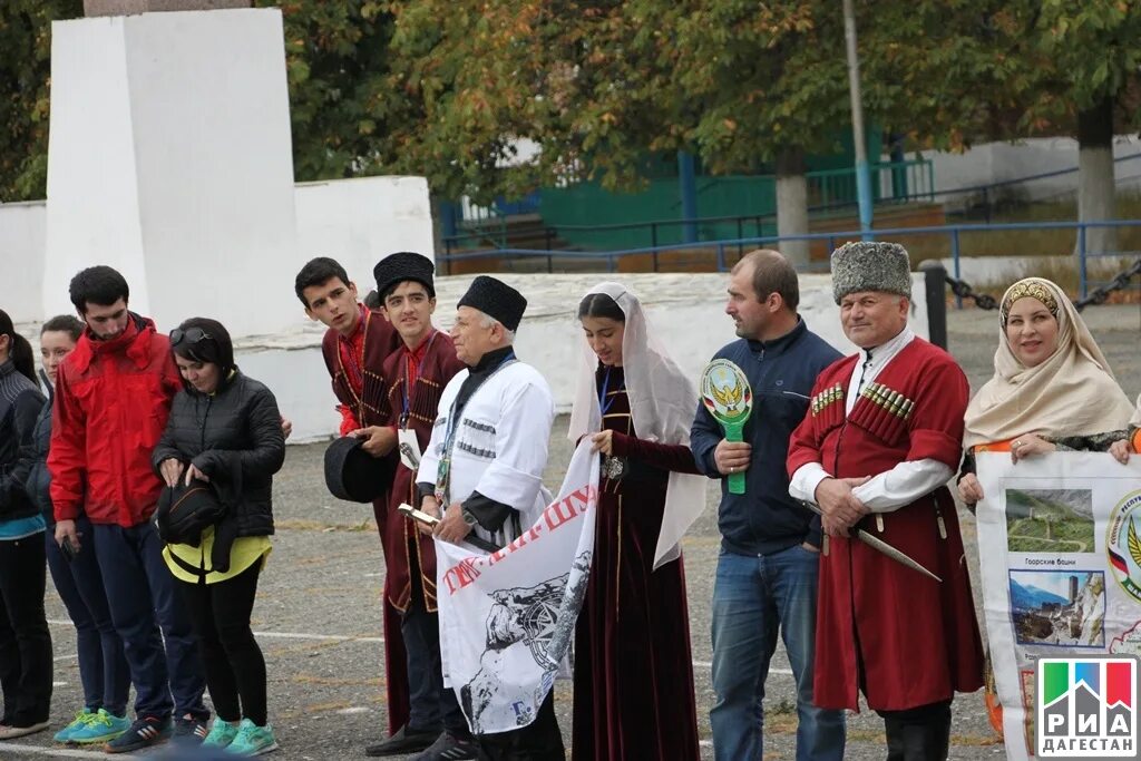 Дубки казбековский. Поселок дубки дагестан. дубки дагестан школа. день туризма дагестан.