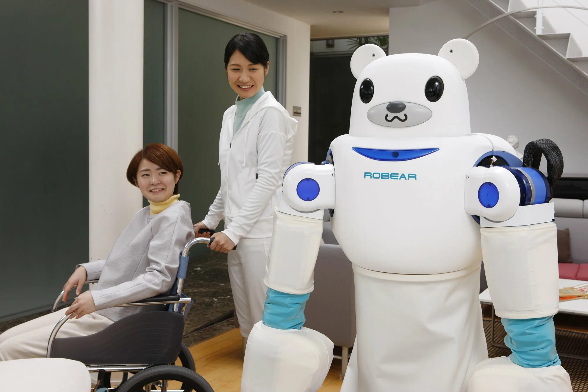 Включи новый робот. Робот Robear. Японский робот Robear. Robear робот-медведь. Робот сиделка Robear.