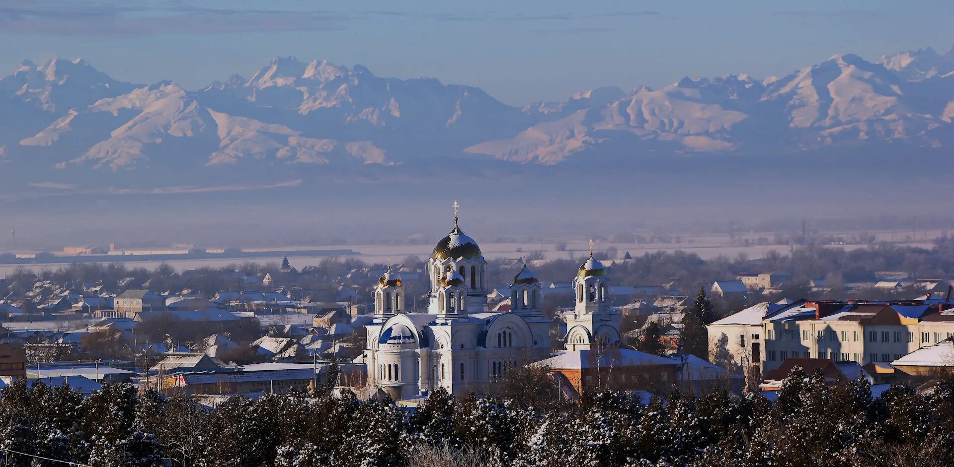 Погода кбр. Город Прохладный Кабардино-Балкария. Поселок Прохладный Кабардино-Балкария. Никольский собор Прохладный. Прохладный Кабардино-Балкария горы.