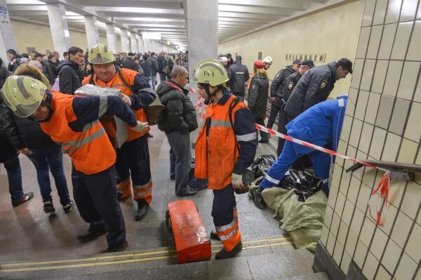 ЧП Москва метрополитен. Происшествие в метро вчера.