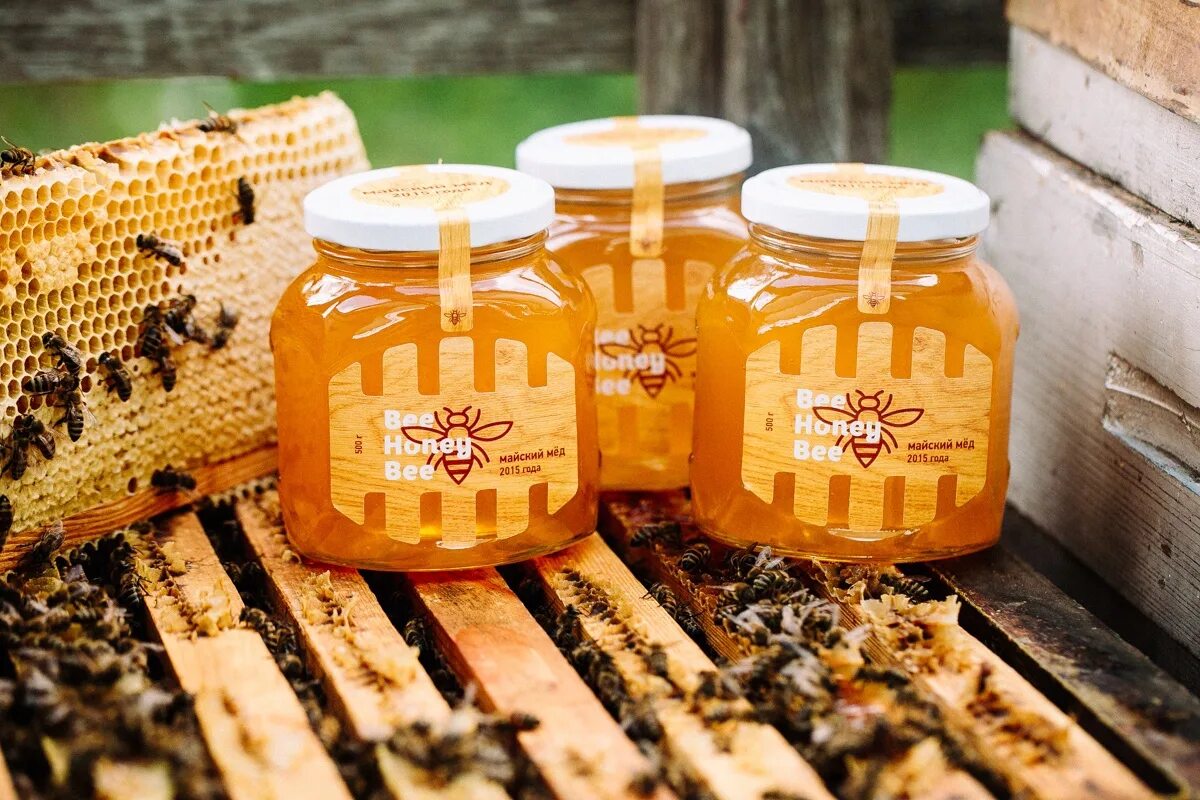 Honey l. Мёд кориандровый. Мед пчелиный разнотравье. Красивые баночки для меда. Пчелы и мед.