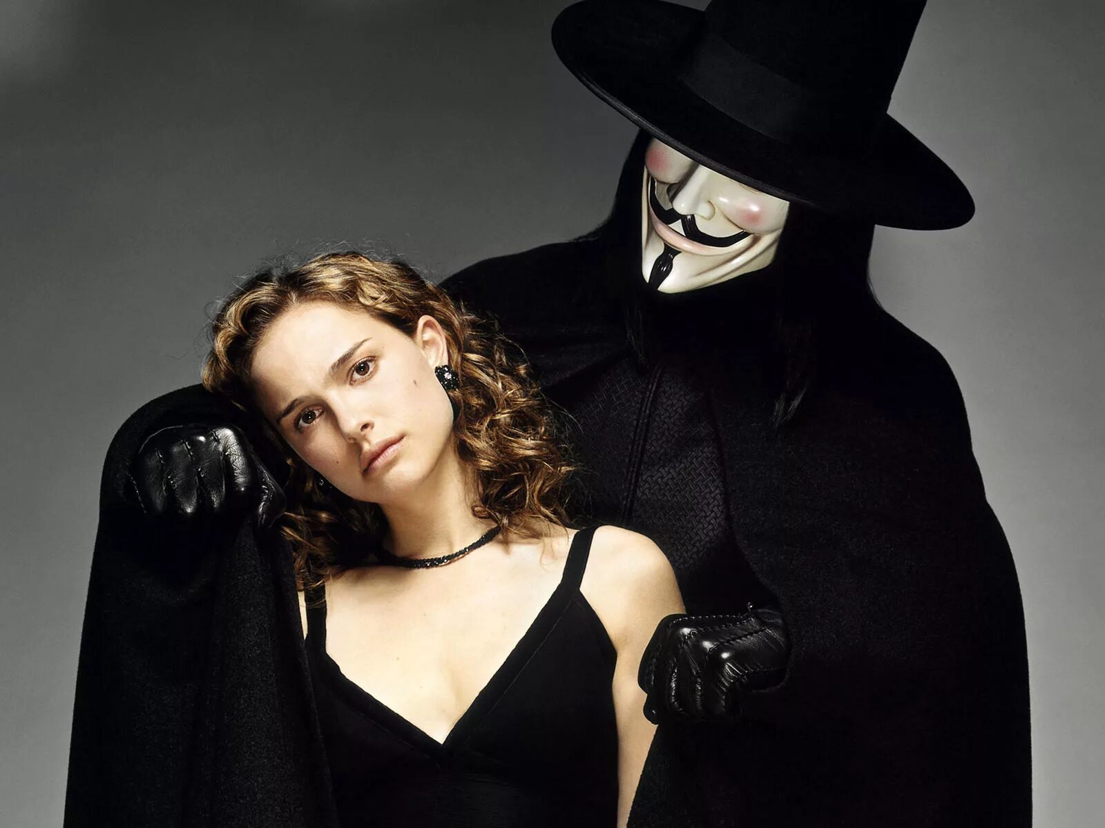 Натали Портман вендетта. Натали Портман в значит вендетта. V for Vendetta 2006. Съемки маска 5