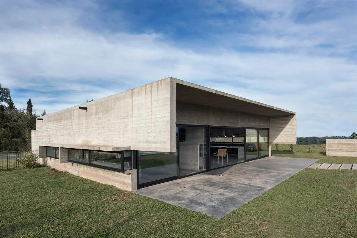 Concrete House by Luciano Kruk. Лучано Крук Архитектор. Бетонный дом. Дом из бетона.