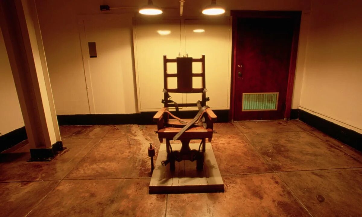 Обсуждение смертной казни. Казнь на электрическом стуле. Электрический стул смертная казнь.