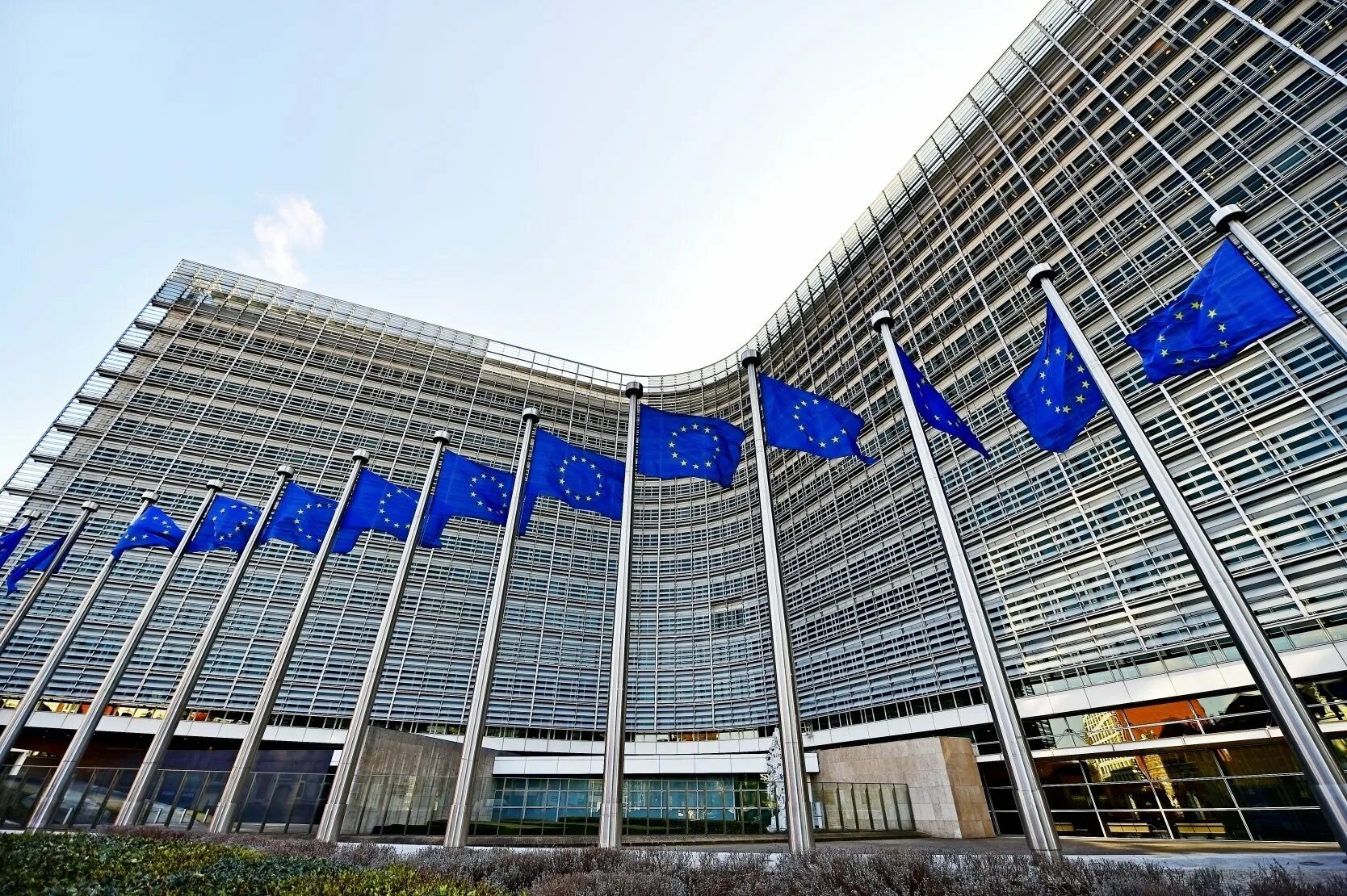 Совет европы оон. Европейская комиссия Брюссель. Здание Евросоюза в Брюсселе. Штаб квартира ООН В Брюсселе. Здание Евросовета Брюссель.