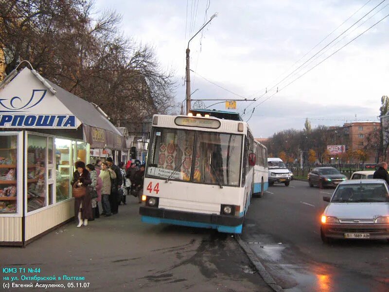 Троллейбус октябрьский. Памятник Зыгина Полтава. Полтава ул Зыгина. Полтавский троллейбус. Площадь Зыгина в Полтаве.