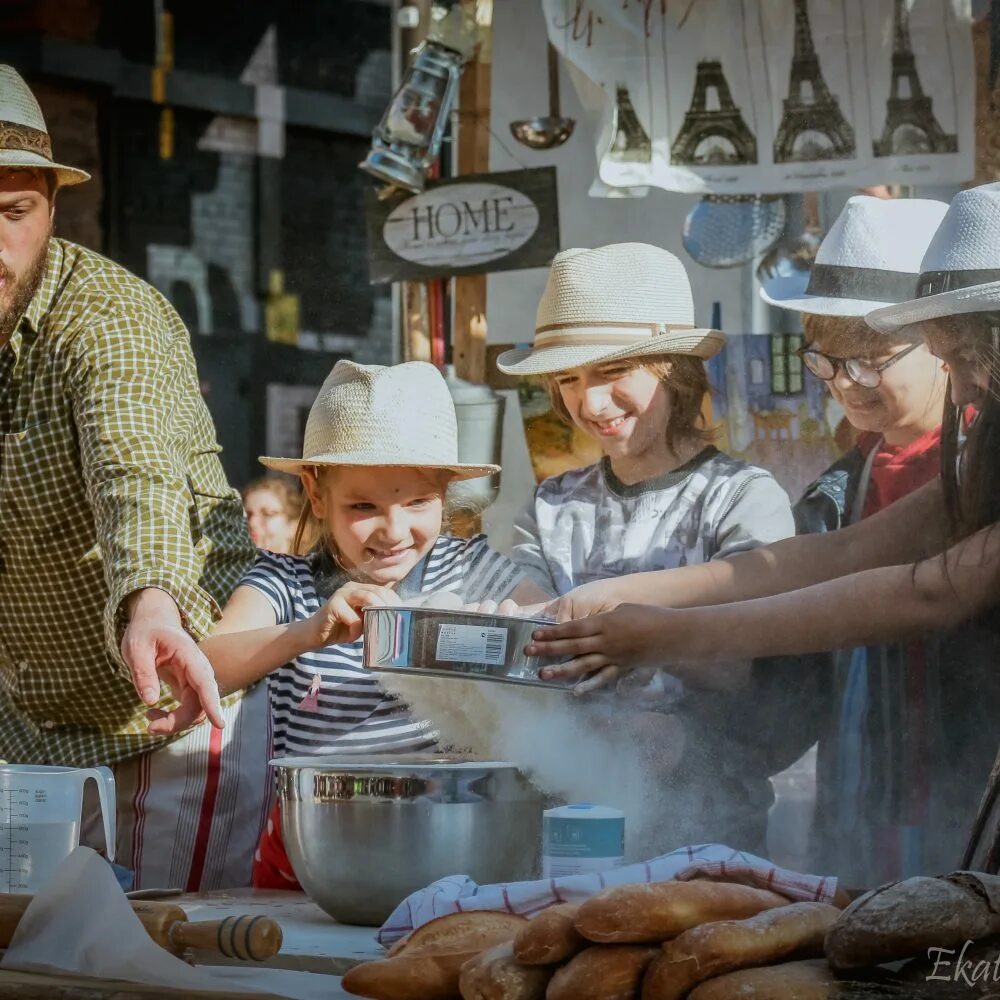 Театр вкуса. Театр практика семейная пекарня. Спектакль семейная пекарня театр вкуса. Семья в пекарне. Театр вкуса Москва.