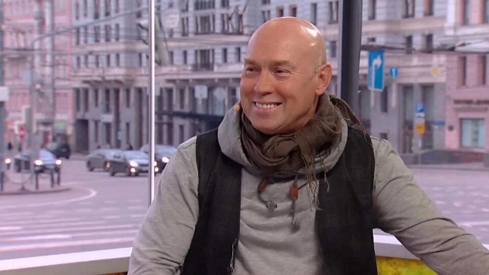 Виктор сухоруков брат. Я здесь живу санкт петербург. Я здесь живу прикол. Иллюминация в петербурге. Ха ха я здесь живу.