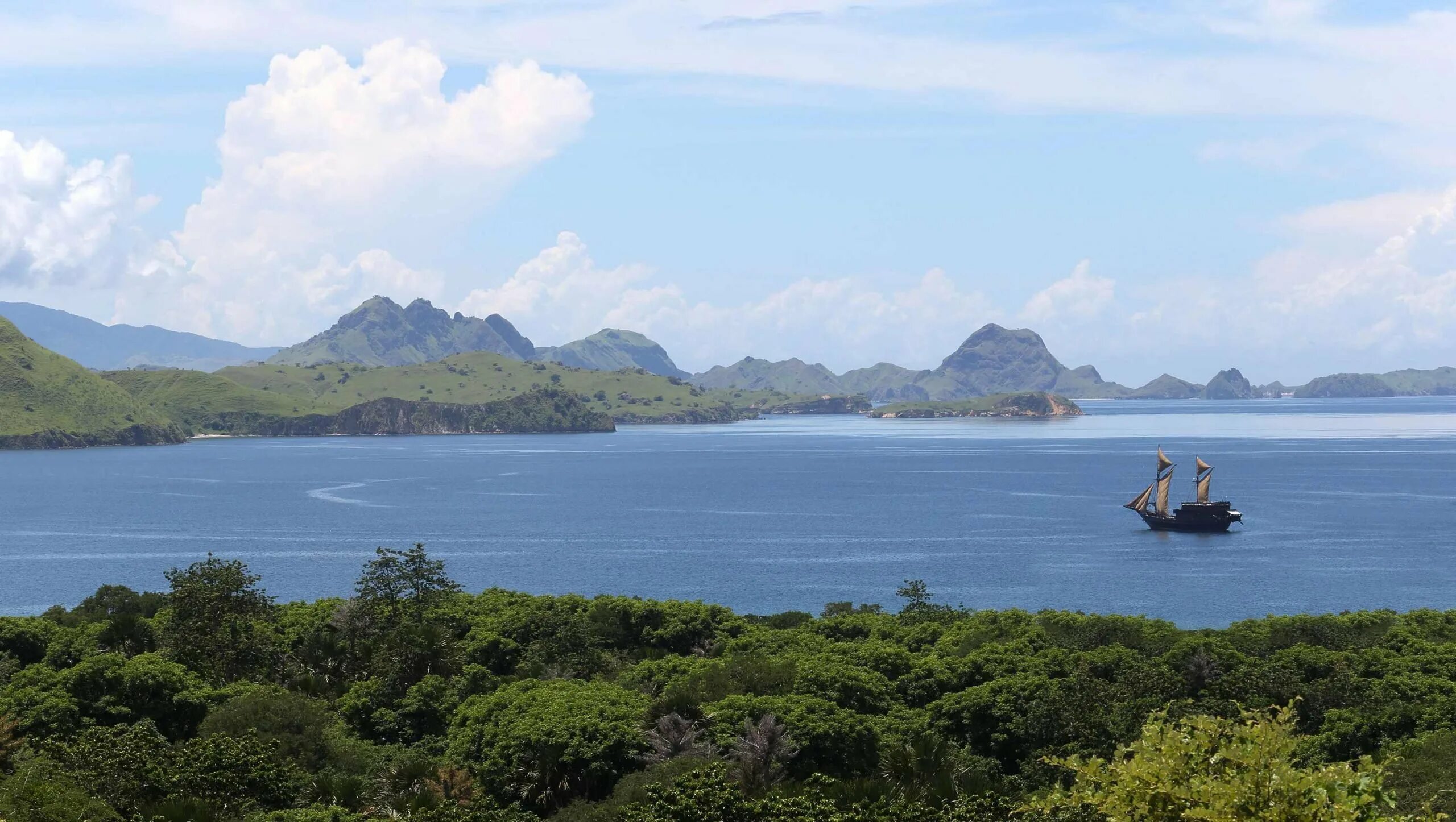 Большие зондские острова океан. Индонезия Зондские острова. Архипелаг малые Зондские острова. Острова Малуку Индонезия. Остров Вайгео Индонезия.