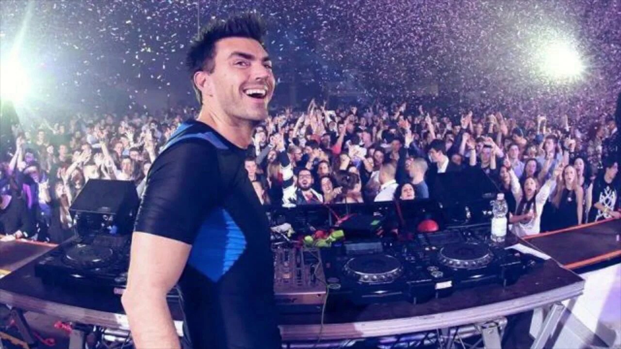 Axel f gabry ponte. Gabry. габри понте. gabry ponte диджей. габри понте 2025.