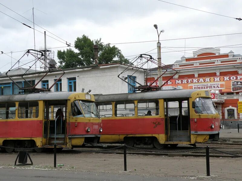 Большая черемушкинская трамвайные пути. Трамвай Барнаул. Ремонтный трамвай Татра. Трамвай в Барнауле 3215. Старые трамваи Барнаула.