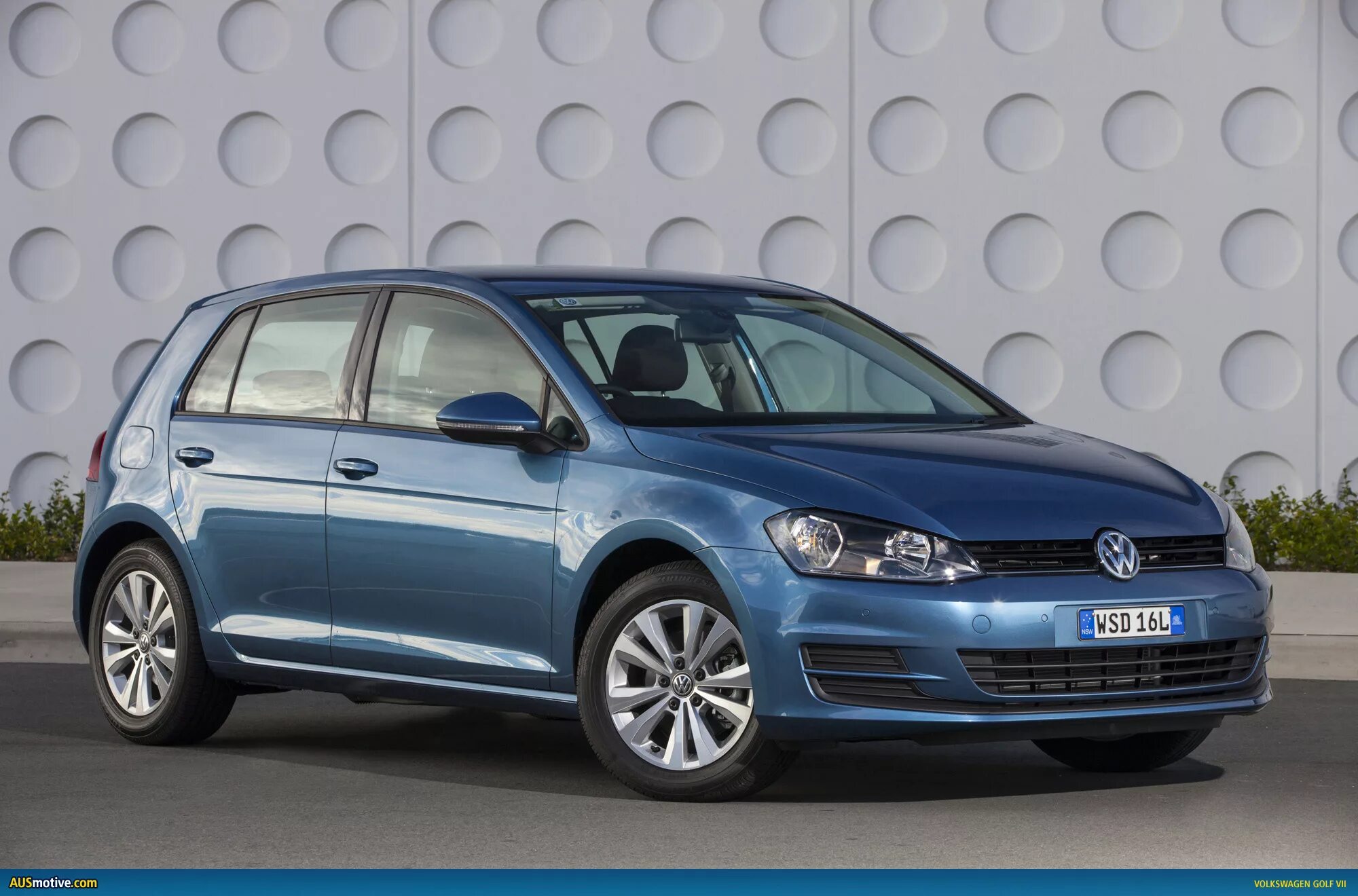 Купить бит фольксваген. VW Golf 7 2013. Фольксваген гольф 2013. Volkswagen Golf Comfortline. Golf 7 Comfortline.