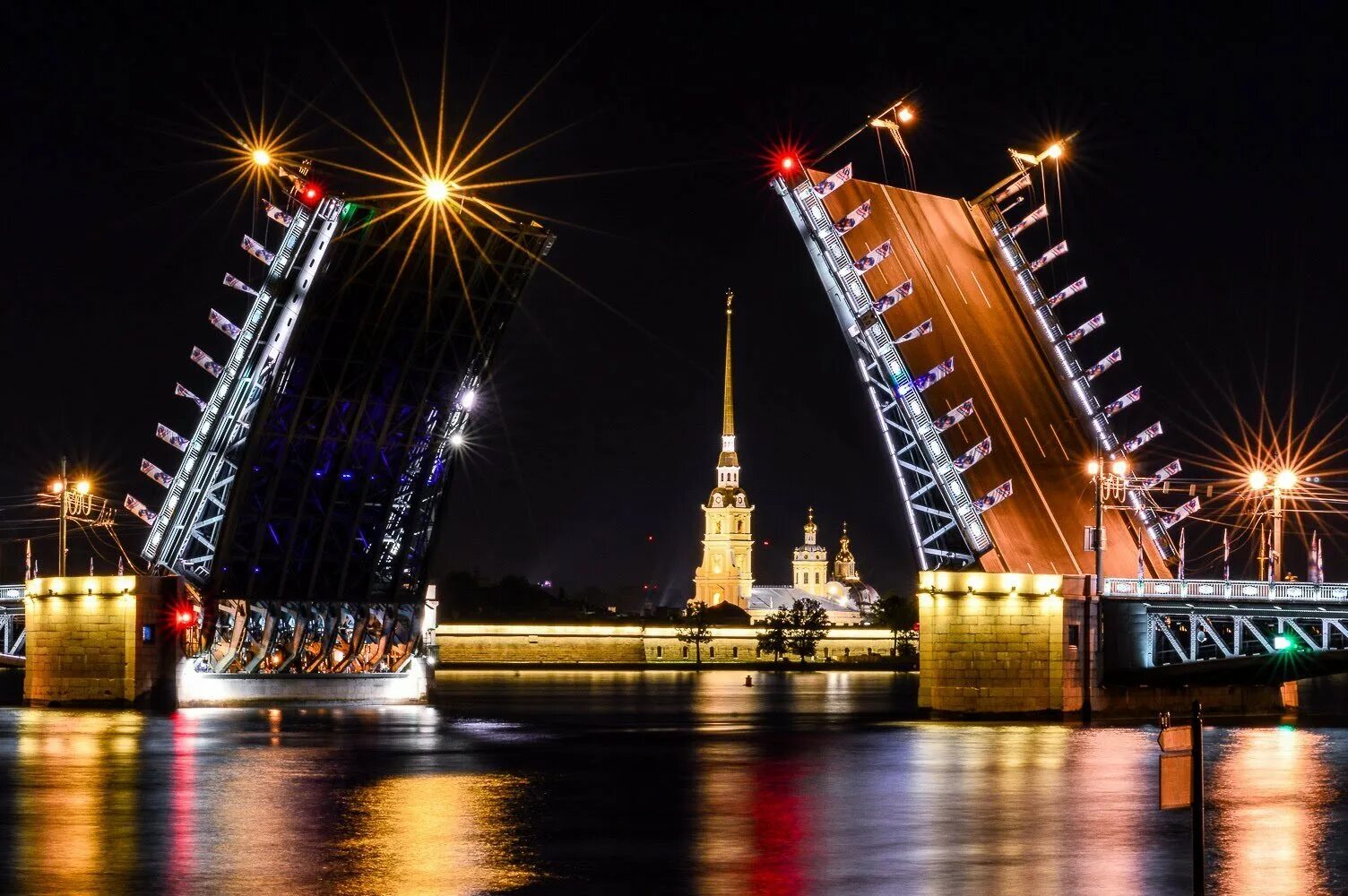 Санкт петербург 10 1. Дворцовый мост в Санкт-Петербурге. Ночной Санкт Петербург разводной мост. Нева Дворцовый мост. Развод дворцового моста Петербург.