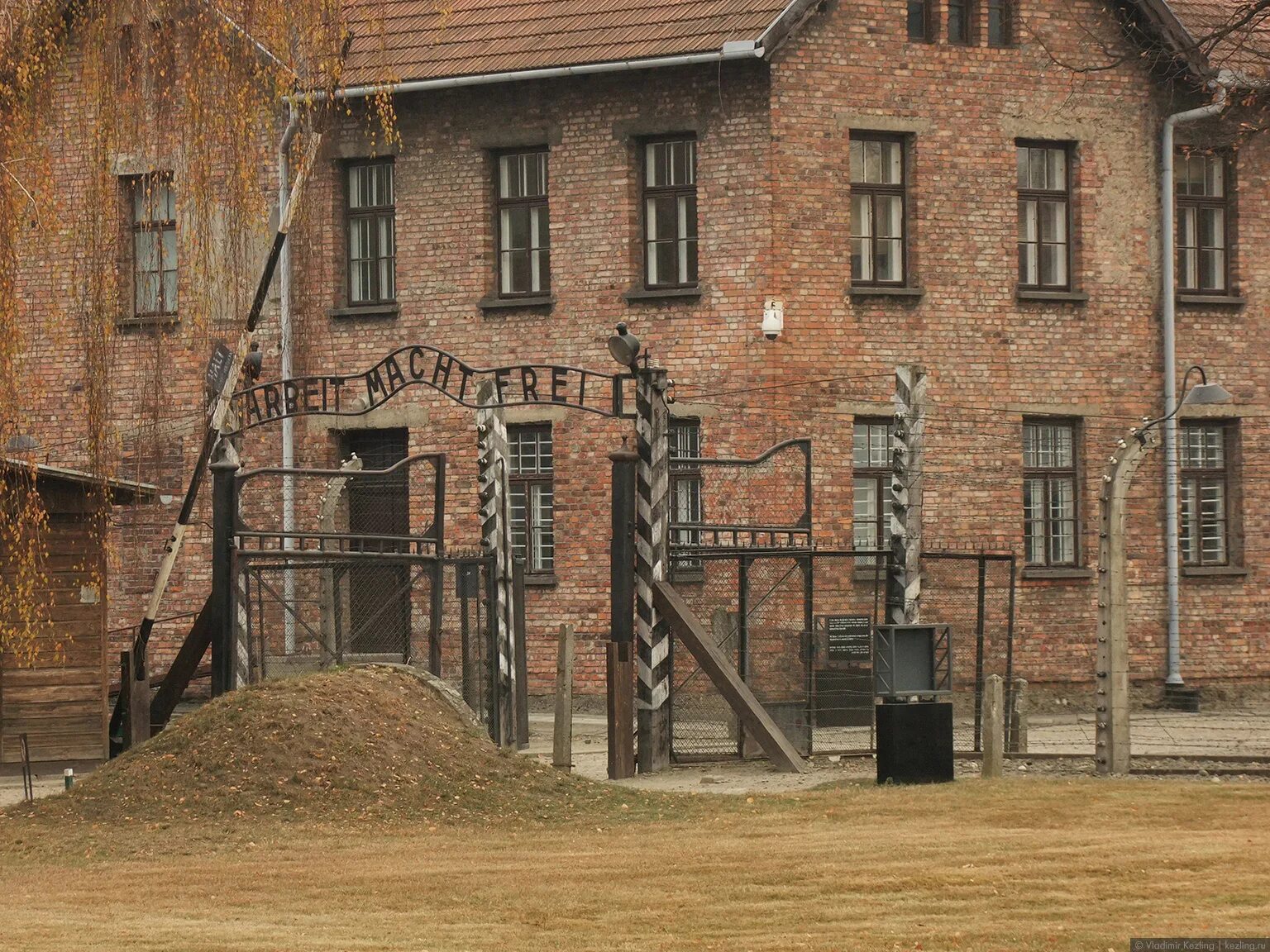 Освенцим сейчас. Освенцим концентрационный лагерь аушвиц. лагерь освенцим в польше. концентрационный лагерь аушвиц-биркенау освенцим. музей аушвиц биркенау польша.
