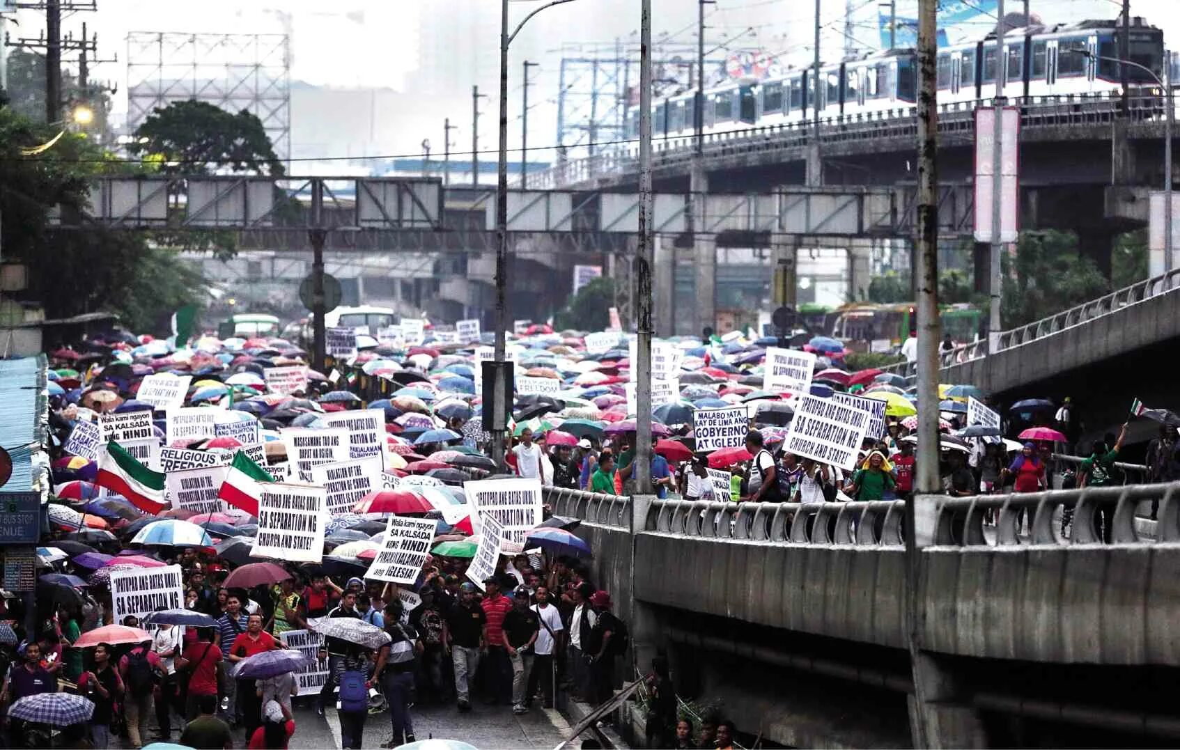 Was first demonstrated the. Demonstrated. demonstrate. events that shocked world. suportado.