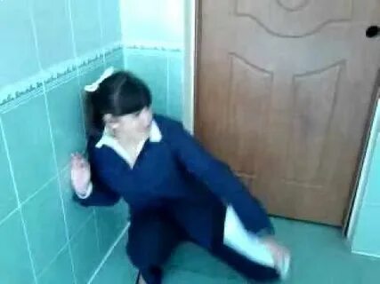 Учительница писает