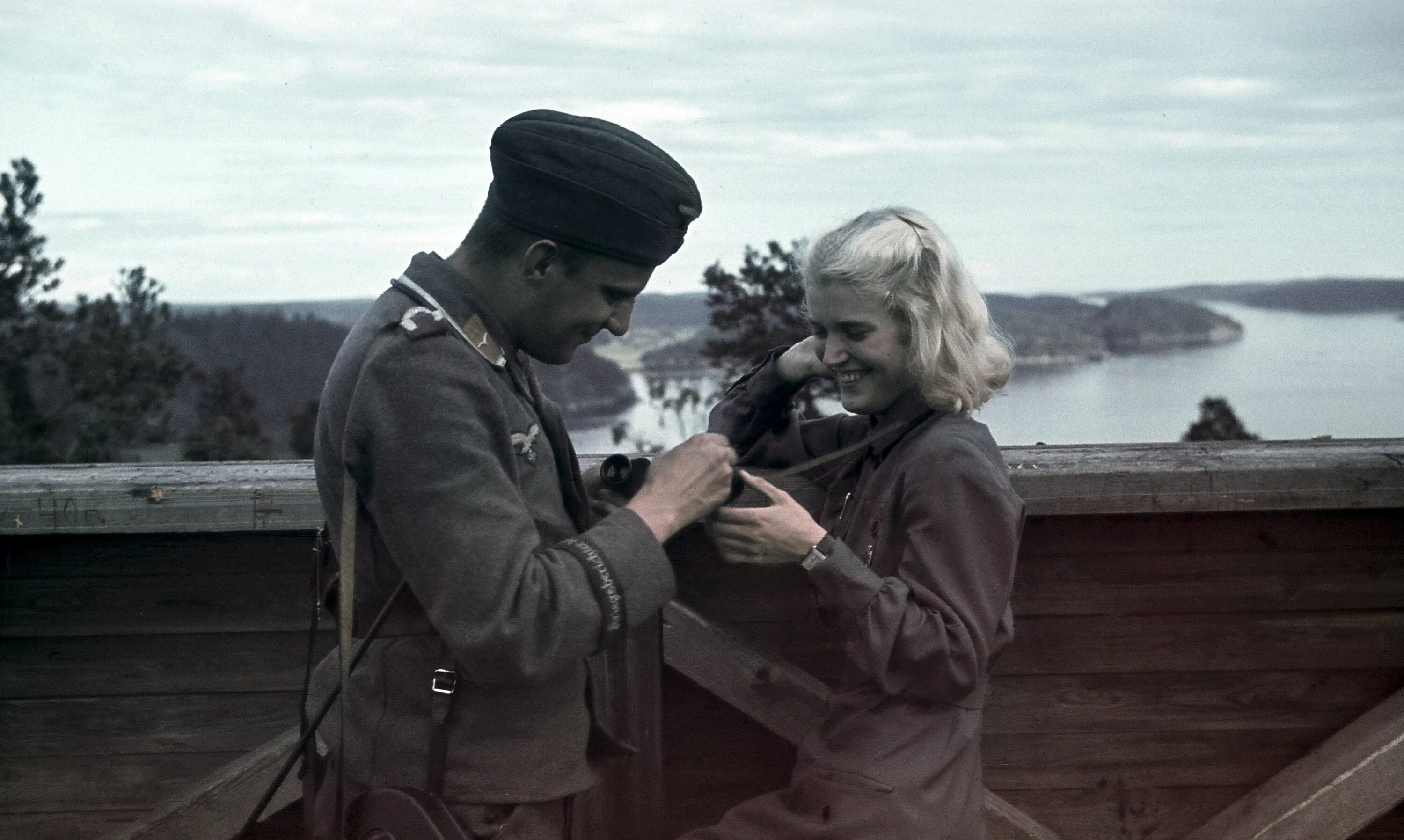 Офицер заставляет. Эллен Киуру. Эллен Киуру (Ellen Kiuru. Лотта Свярд. Немецкий солдат и русская девушка.
