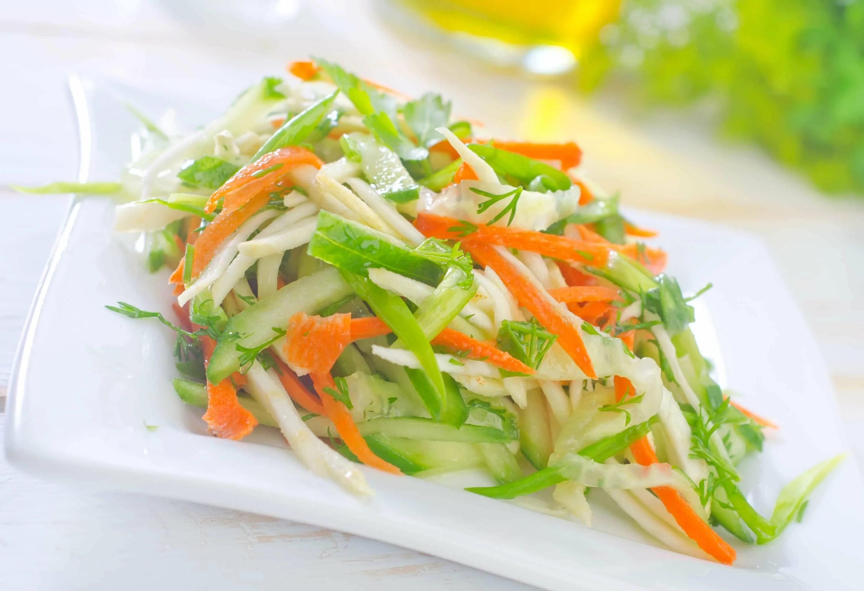 Витаминный (капуста, перец, огурец, морковь) 100г - 35р. Салат из капусты. Салат витаминный. Овощной витаминный салат. Овощной салат витамины