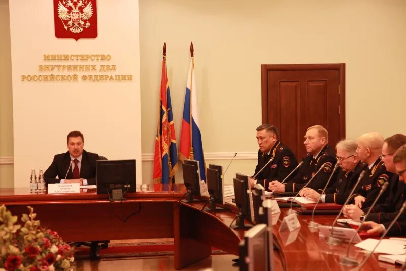 Органы полиции в рф. Главное управление по обеспечению охраны. Эмблема полиции общественной безопасности. Демидов генерал мвд. Оодп гувд.