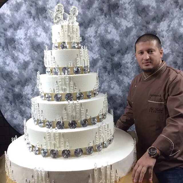 Свадебные торты рената агзамова. Свадебный торт принцессы дианы и принца чарльза. Знаменитый кондитер ренат агзамов. Торт дворец рената агзамова. Торты рената агзамова торт дворец.