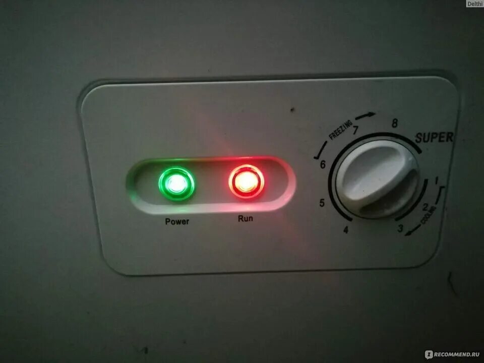 Cf300c красный. Ларь бирюса горит красная лампочка морозильный ларь. Красный индикатор на бирюса 144 kls. Мор. Морозильный ларь красный горит красным.